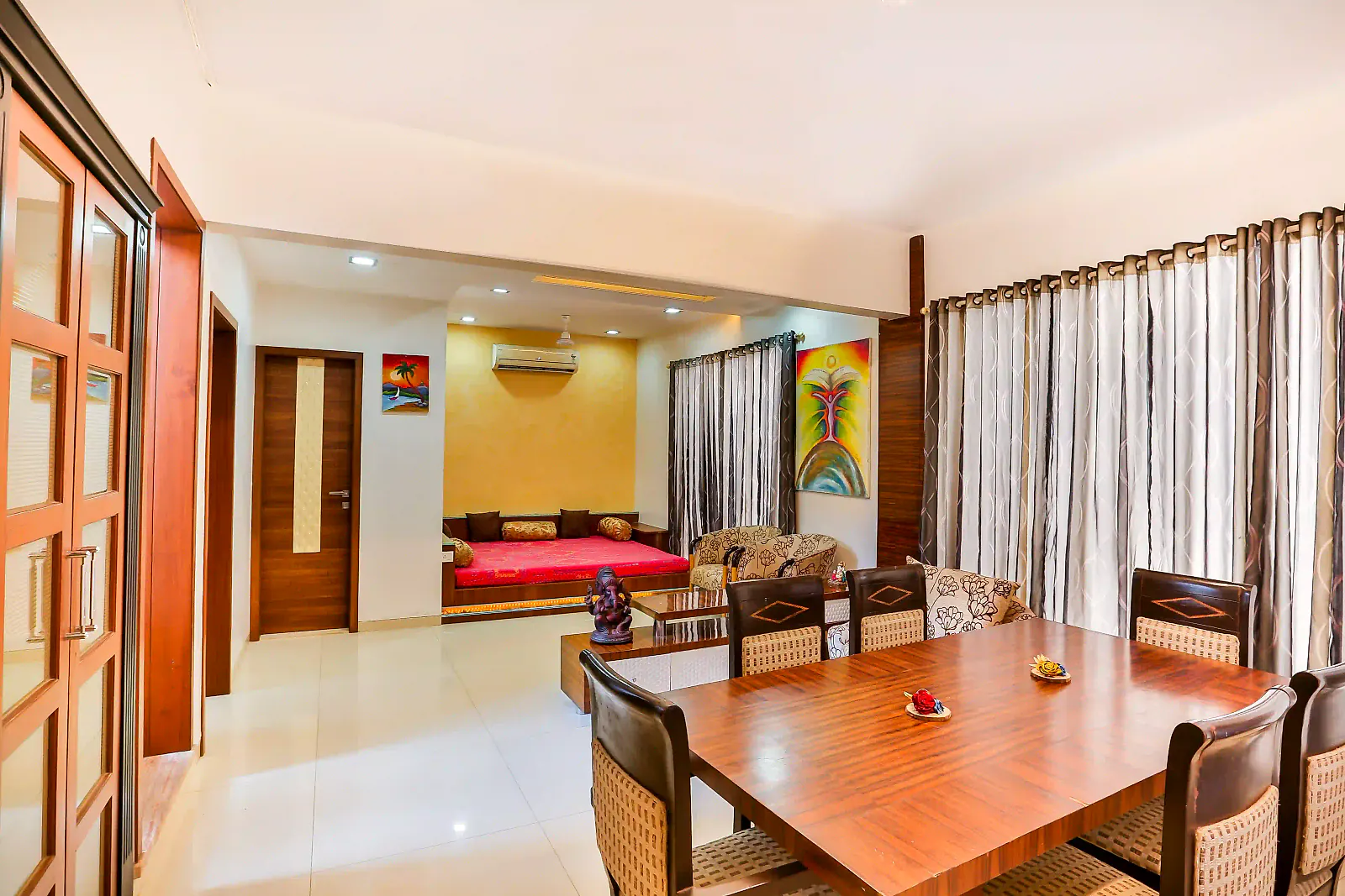 4 Bedroom Luxury Villa living and dining area