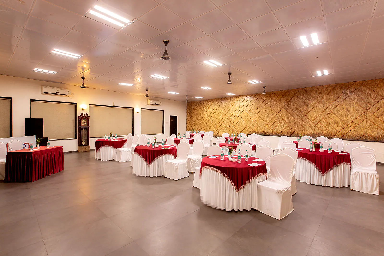 Round-table banquet setup inside the hall