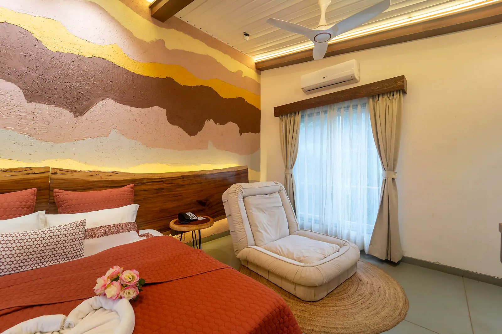 Deluxe Suite cosy sitting nook