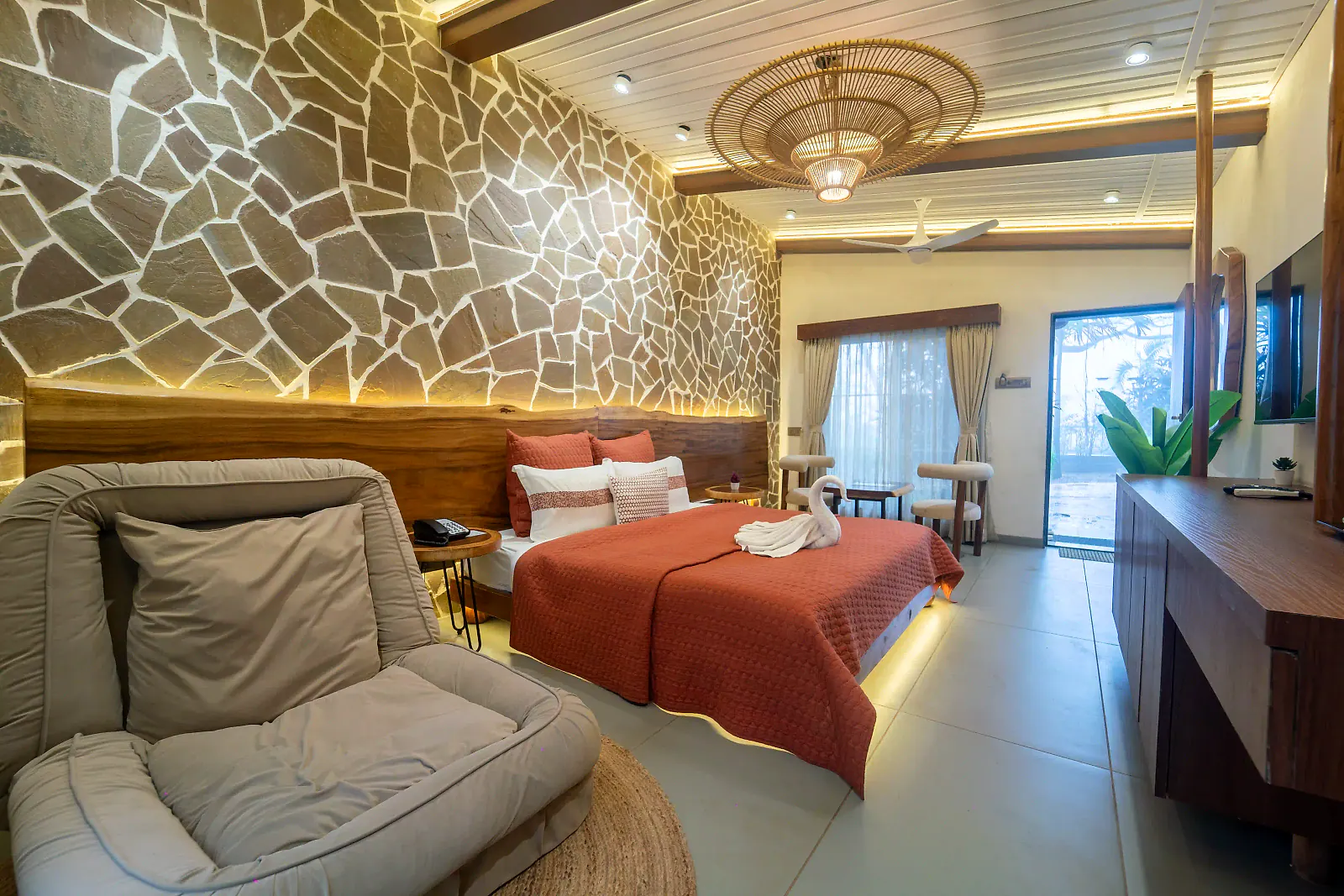 Aranya Honeymoon Suite bathroom