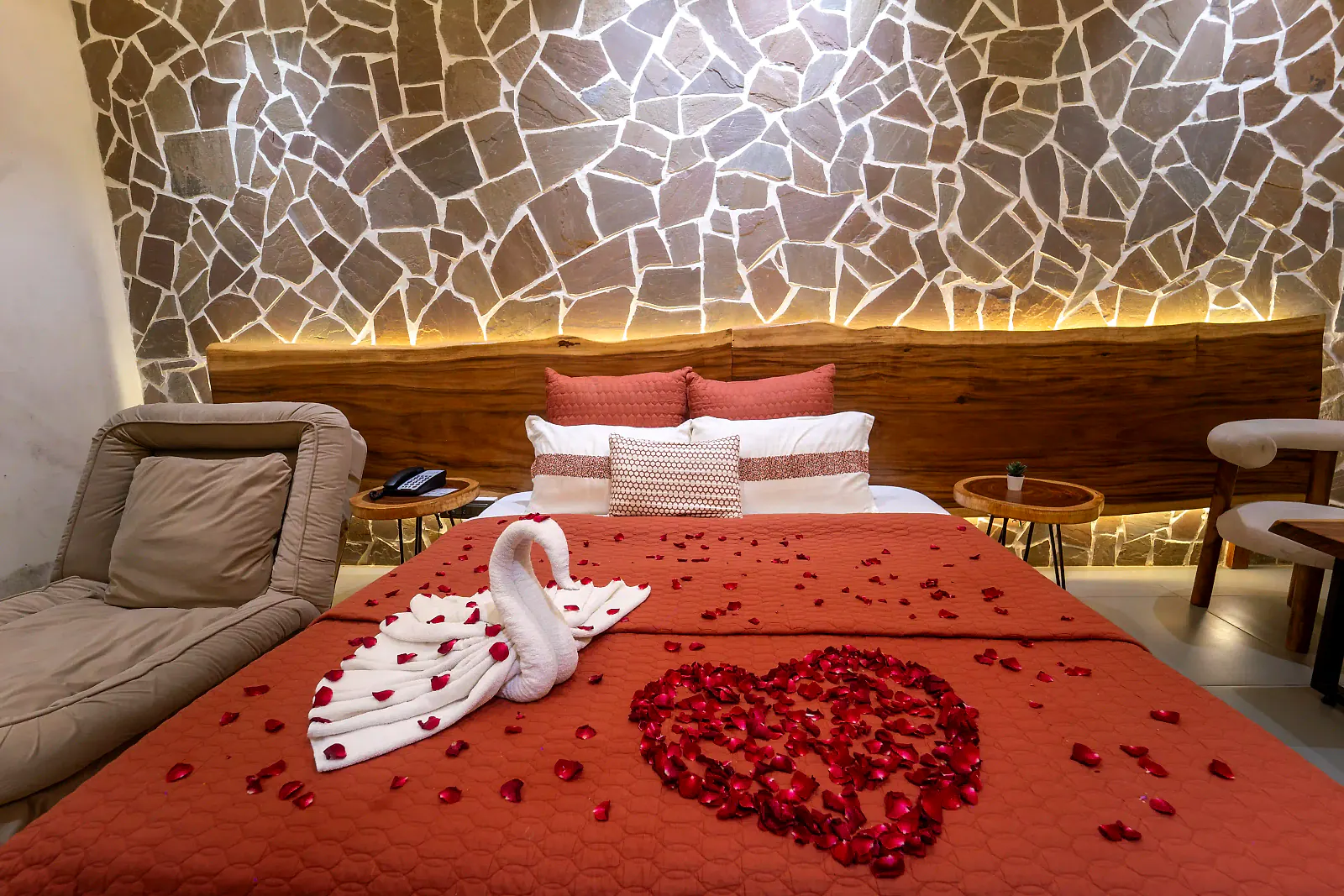 Aranya Honeymoon Suite surrounding ambience