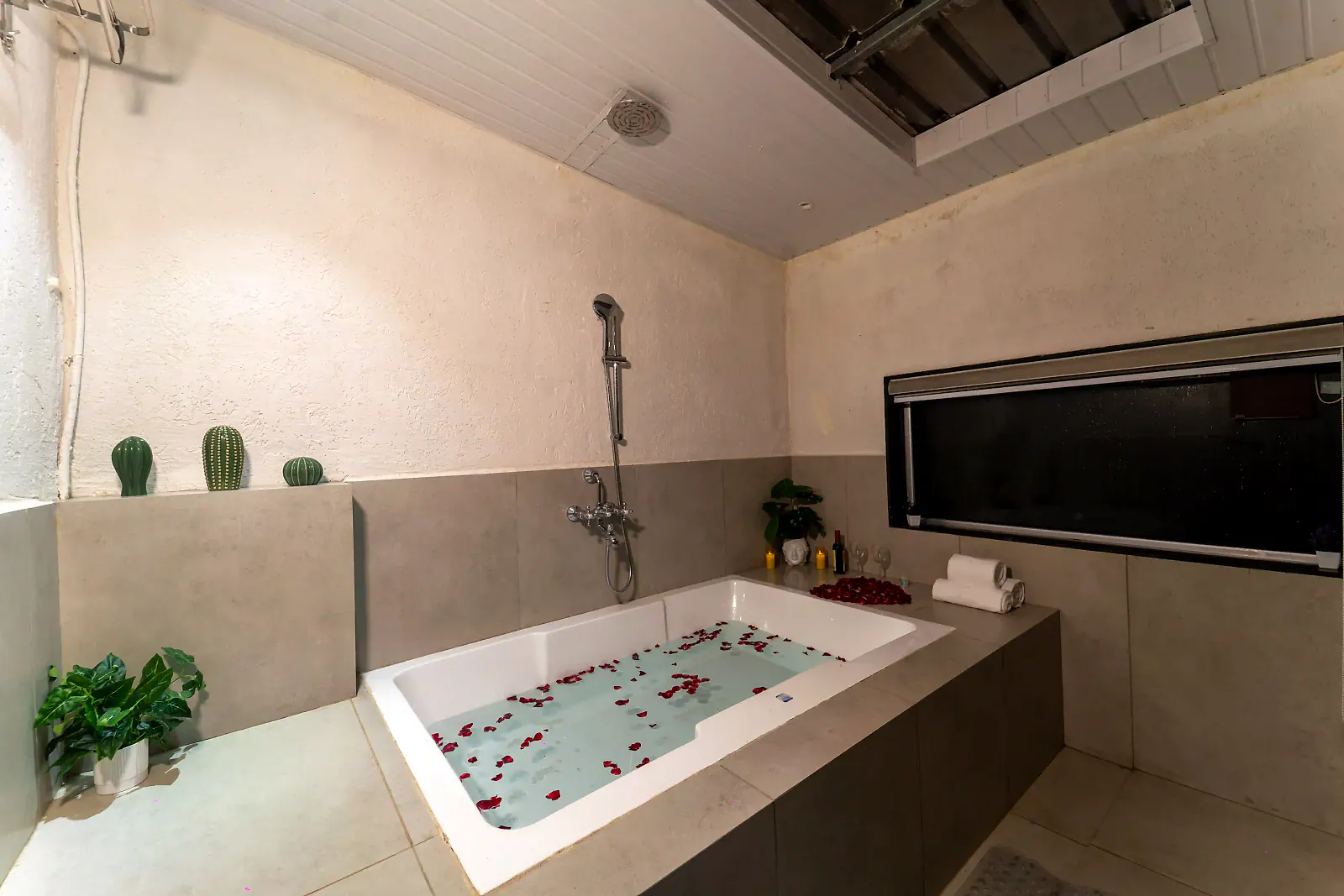 Aranya Honeymoon Suite exterior