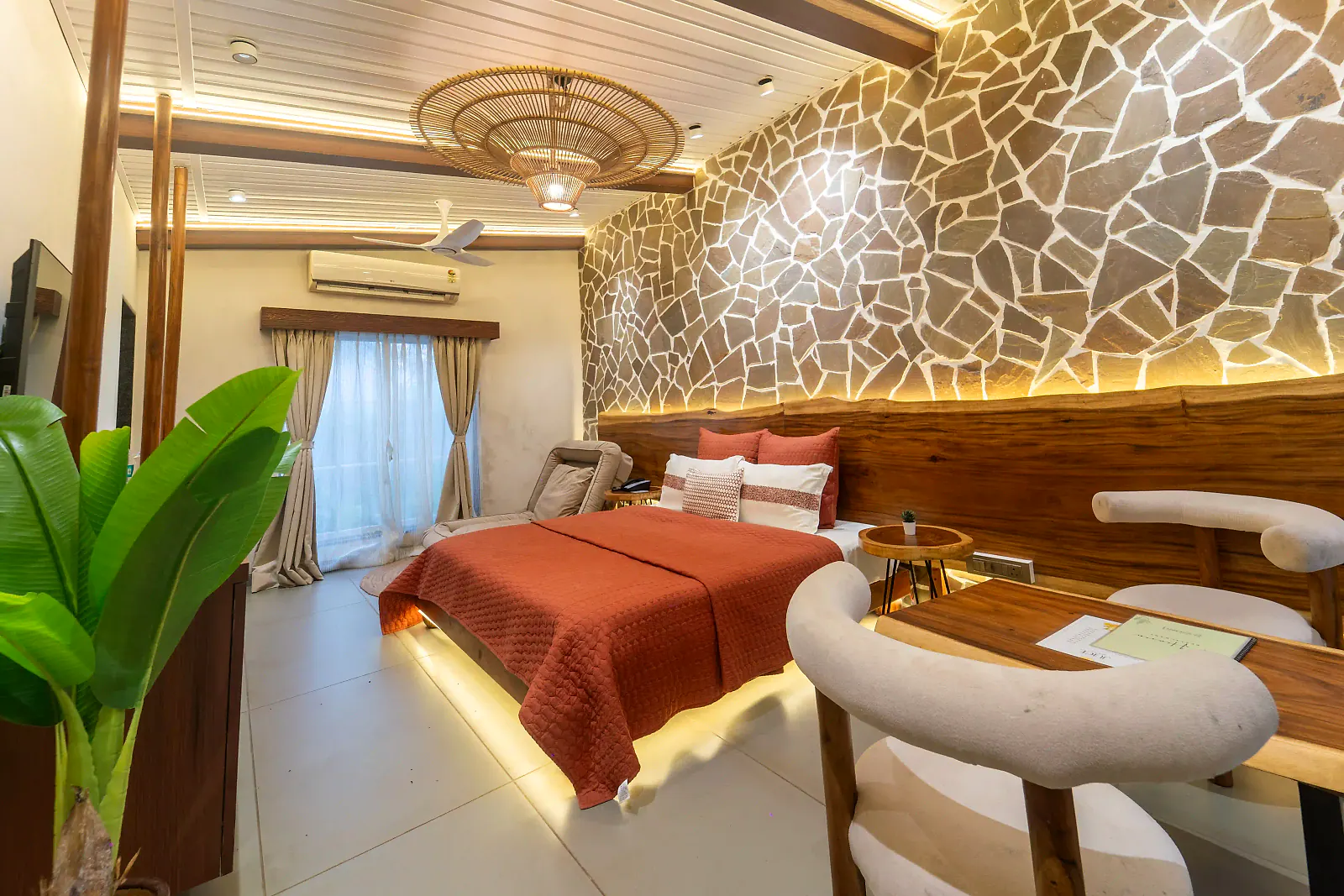Aranya Honeymoon Suite bedroom